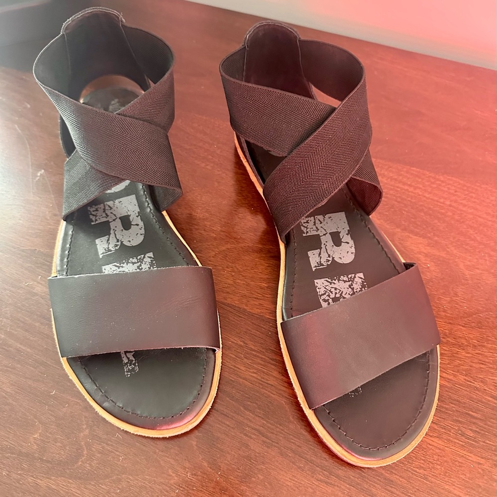 Stylish Black Sandals with Straps.‎ SOREL 8 1/2